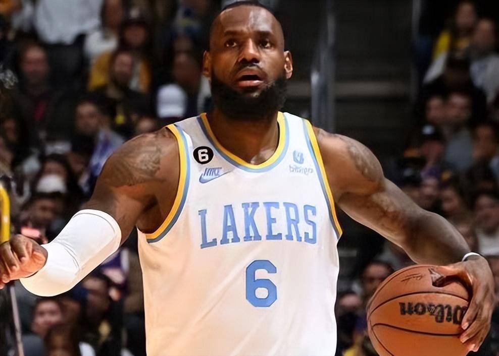 爱德华兹44分小哈达威32分东契奇缺阵森林狼送独行侠连败NBA常规赛激战正酣，西部领头羊森林狼主场迎战独行侠，东契奇此役因左股四头肌酸痛缺阵，独行侠上场不敌骑士，目前18胜13负暂列西部第6位，森林狼22胜7负稳居西部头名。